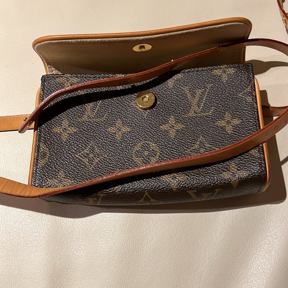 LV Belt Bag. Never used. - Picture 2 of 7